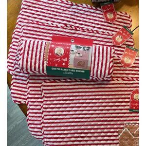 Set of 4 DOLLY PARTON CHRISTMAS Gingerbread House PLACEMATS & 1 Table Runner